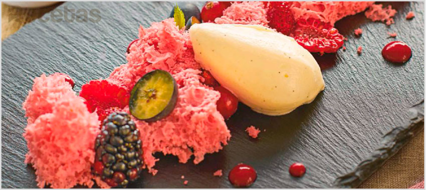 Bizcocho de frutos rojos